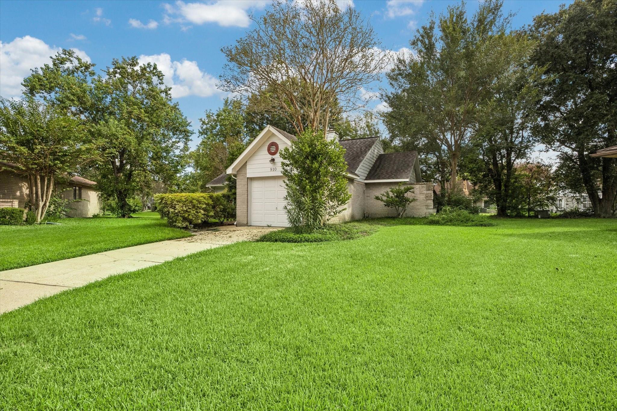 910 Country Place Blvd