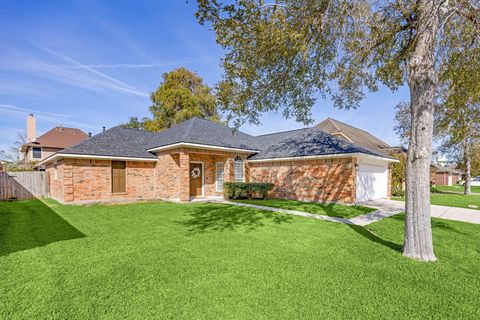 Photo of 4754 Widerop Lane, Friendswood, TX 77546 (MLS # 61603710)
