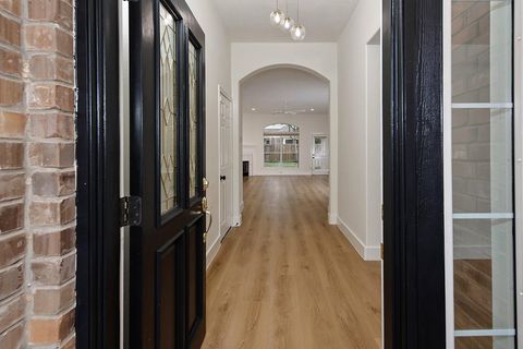 Photo of 122 S Abram Cir, The Woodlands, TX 77382 (MLS # 55182461)