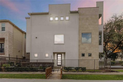 Photo of 5639 Petty Street, Houston, TX 77007 (MLS # 34220601)