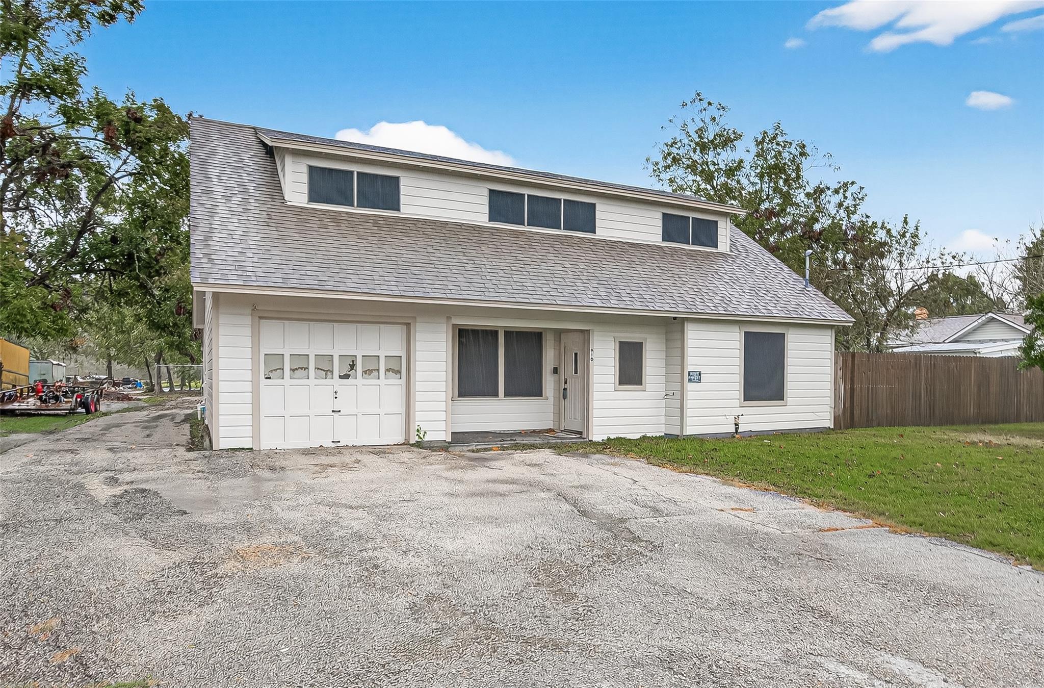 610 E Houston Street