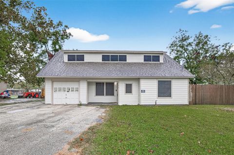 610 E Houston Street Highlands TX 77562