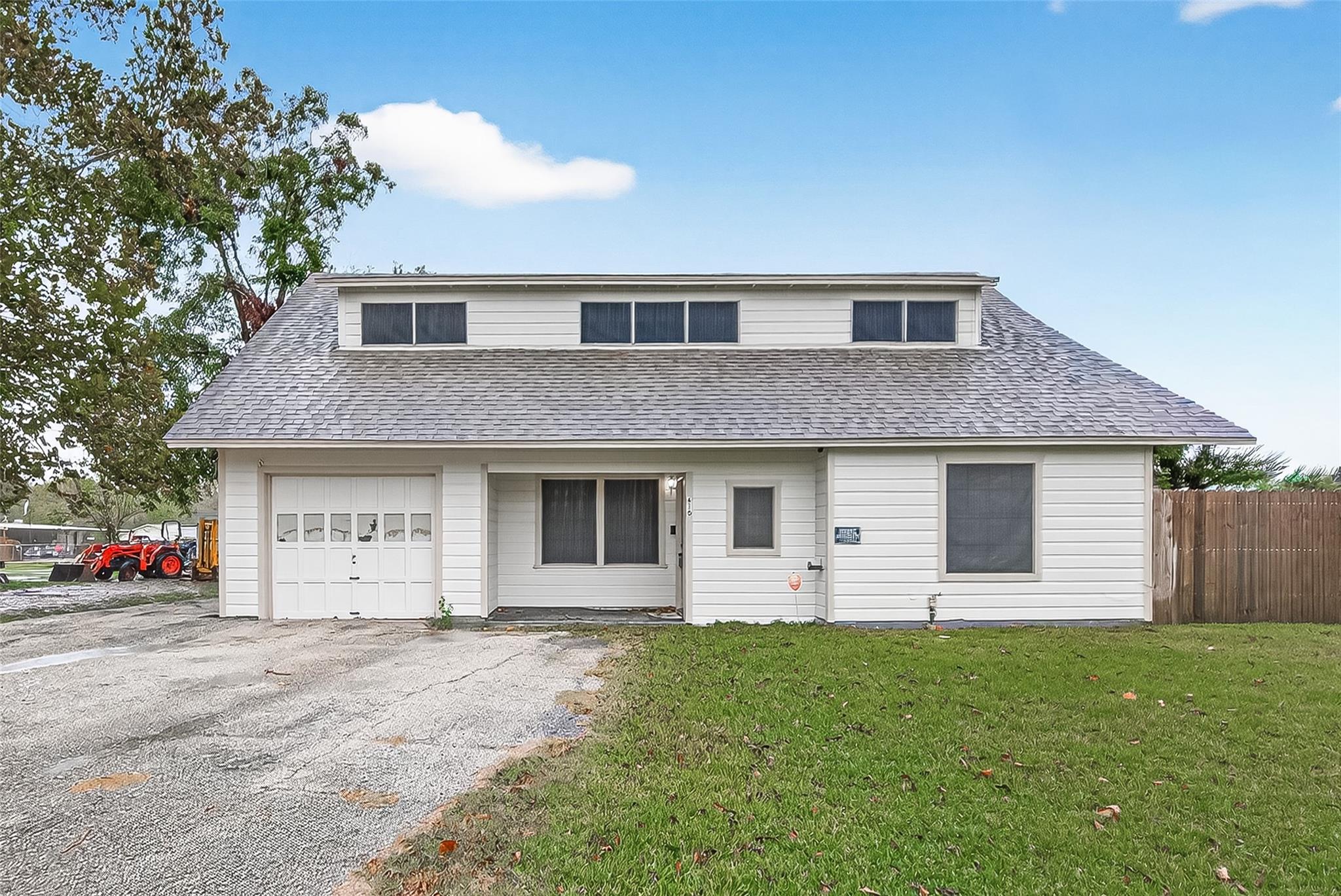 610 E Houston Street