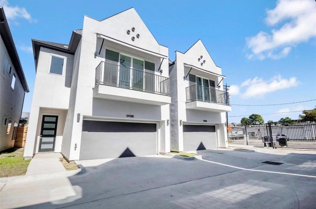 Photo of 5908 St Augustine St B Street, Houston, TX 77021 (MLS # 58844315)