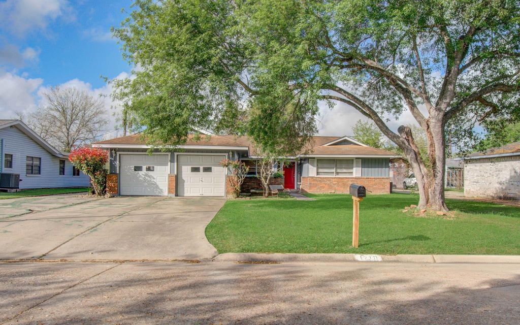 Photo of 1710 W 11th Street, Freeport, TX 77541 (MLS # 73082938)