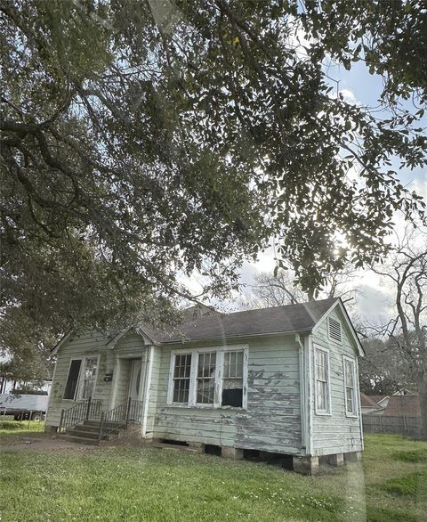 Photo of 1108 Macarthur Street, Rosenberg, TX 77471 (MLS # 35522755)