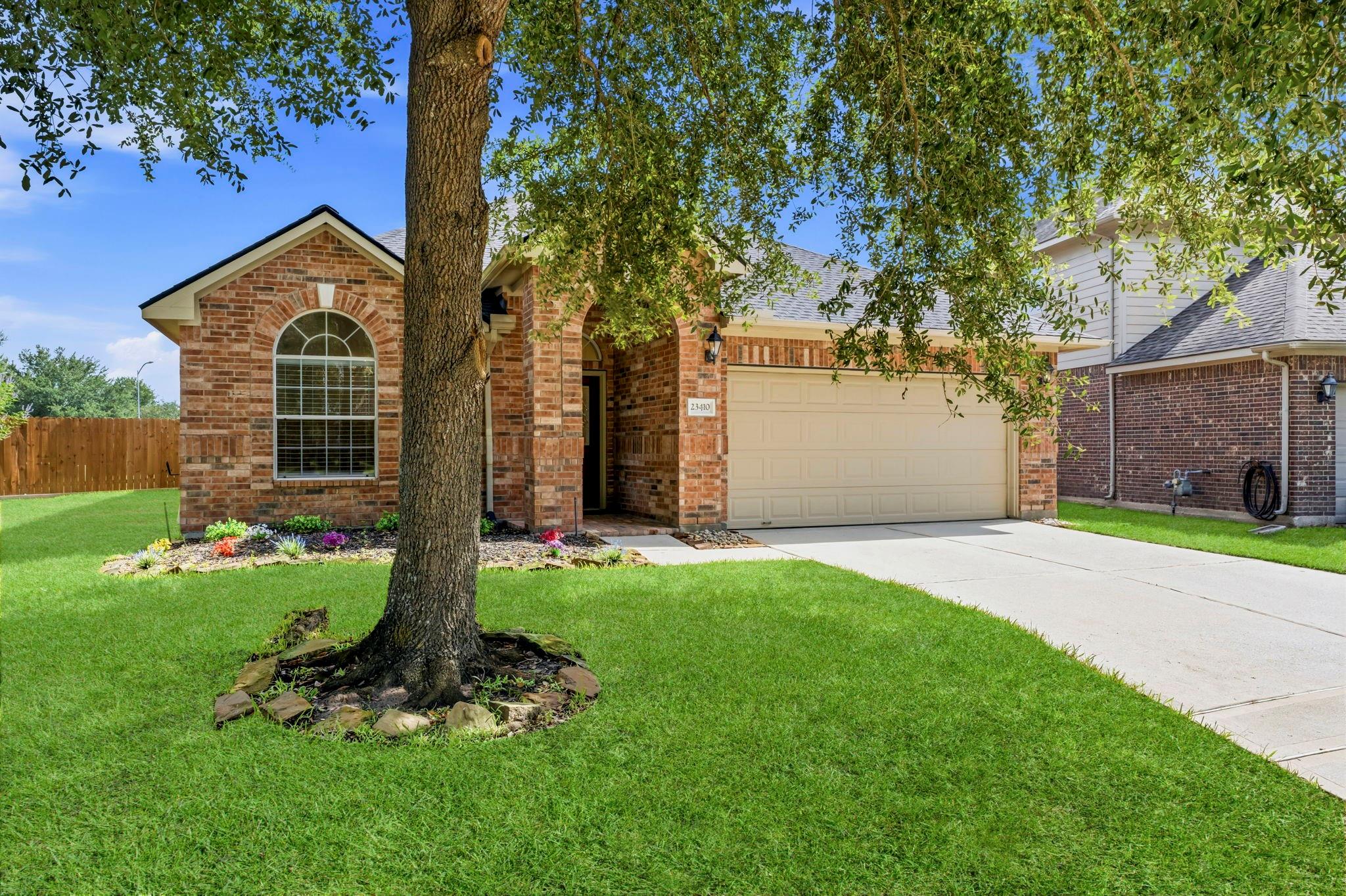 23410 W Pine Ivy Lane