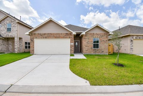 Photo of 2811 Pine Estate Lane, Houston, TX 77014 (MLS # 75889421) Photo of 2811 Pine Estate Lane, Houston, TX 77014 (MLS # 75889421)