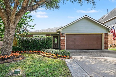 Photo of 213 Rippling Creek Lane, Alvin, TX 77511 (MLS # 52784840)