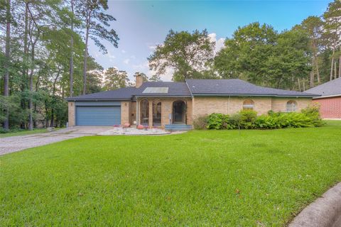 Photo of 404 River Oaks Drive, Huntsville, TX 77340 (MLS # 11039338)