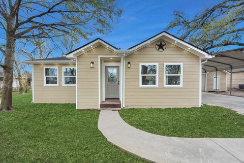 Photo of 9238 Klondike Street, Houston, TX 77075 (MLS # 79861476)