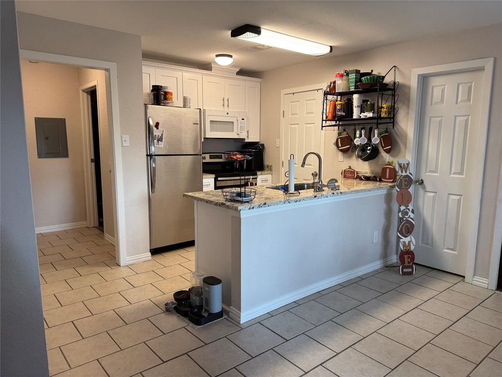 Photo of 418 Garland Drive #118, Clute, TX 77566 (MLS # 77837849)