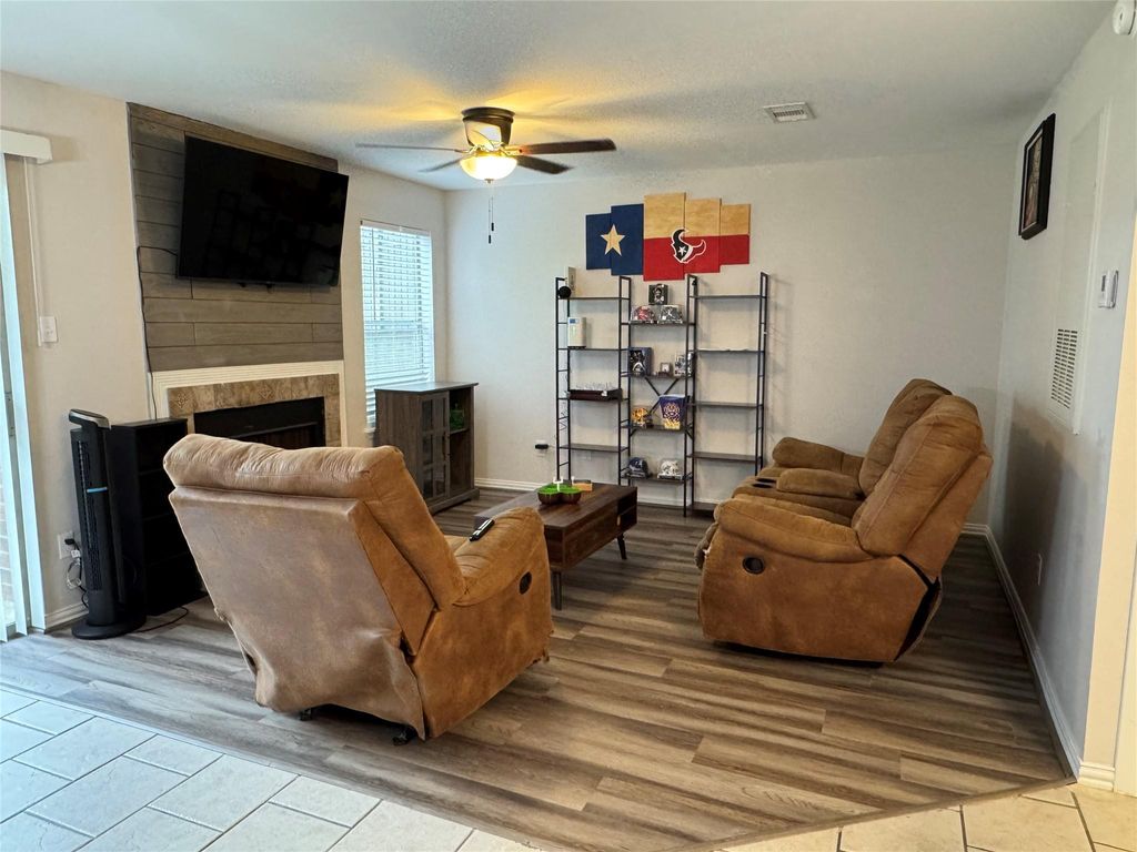 Photo of 418 Garland Drive #118, Clute, TX 77566 (MLS # 77837849)