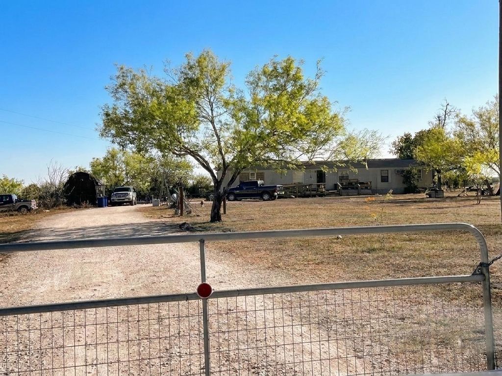 Photo of 352 Jennifer Loop, Orange Grove, TX 78372 (MLS # 14781465)