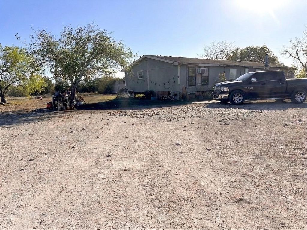 Photo of 352 Jennifer Loop, Orange Grove, TX 78372 (MLS # 14781465)