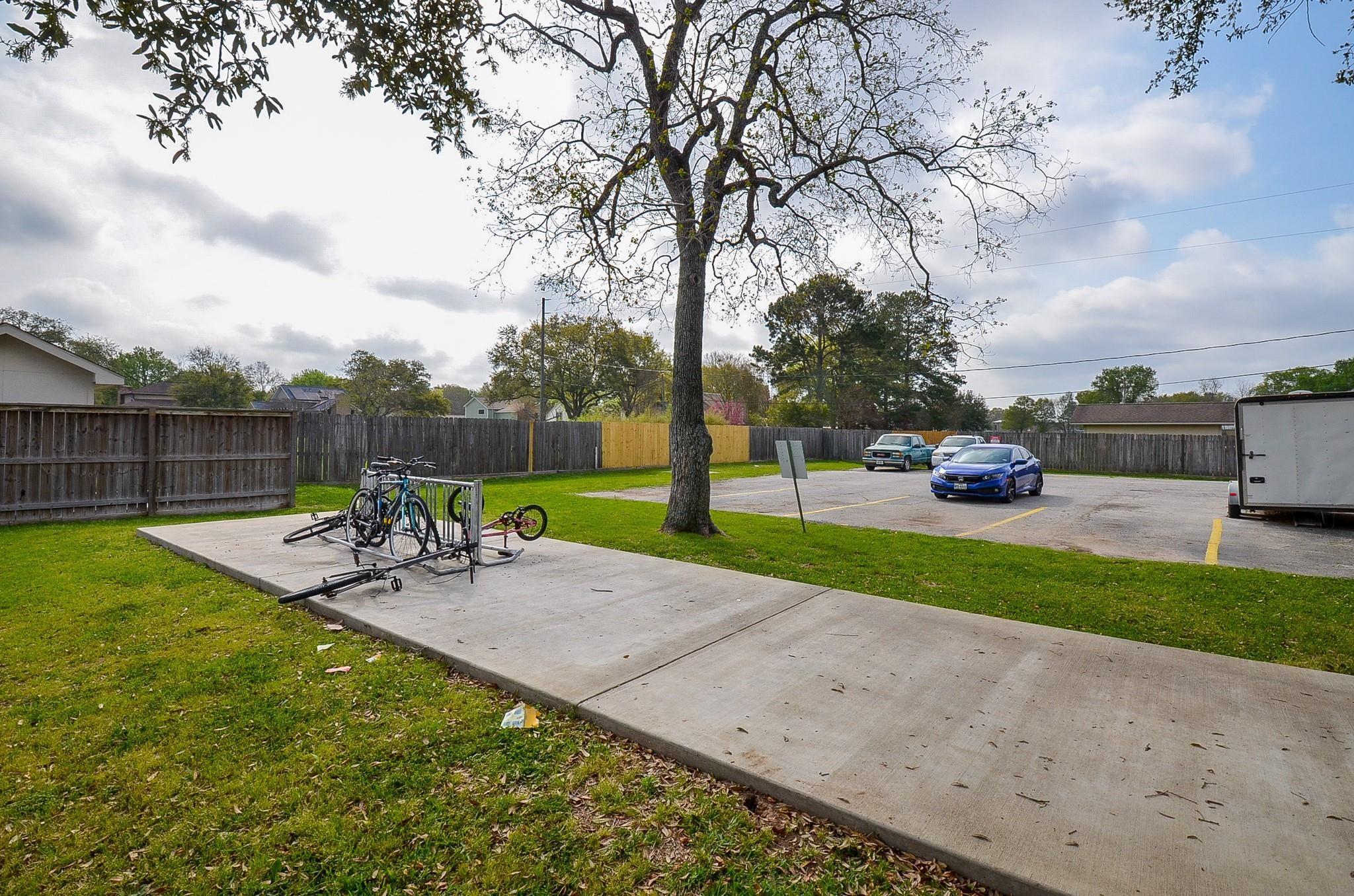 1518 East Avenue 104