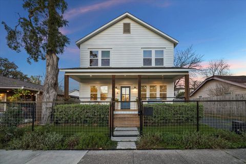 Photo of 910 Northwood Street, Houston, TX 77009 (MLS # 26770014)