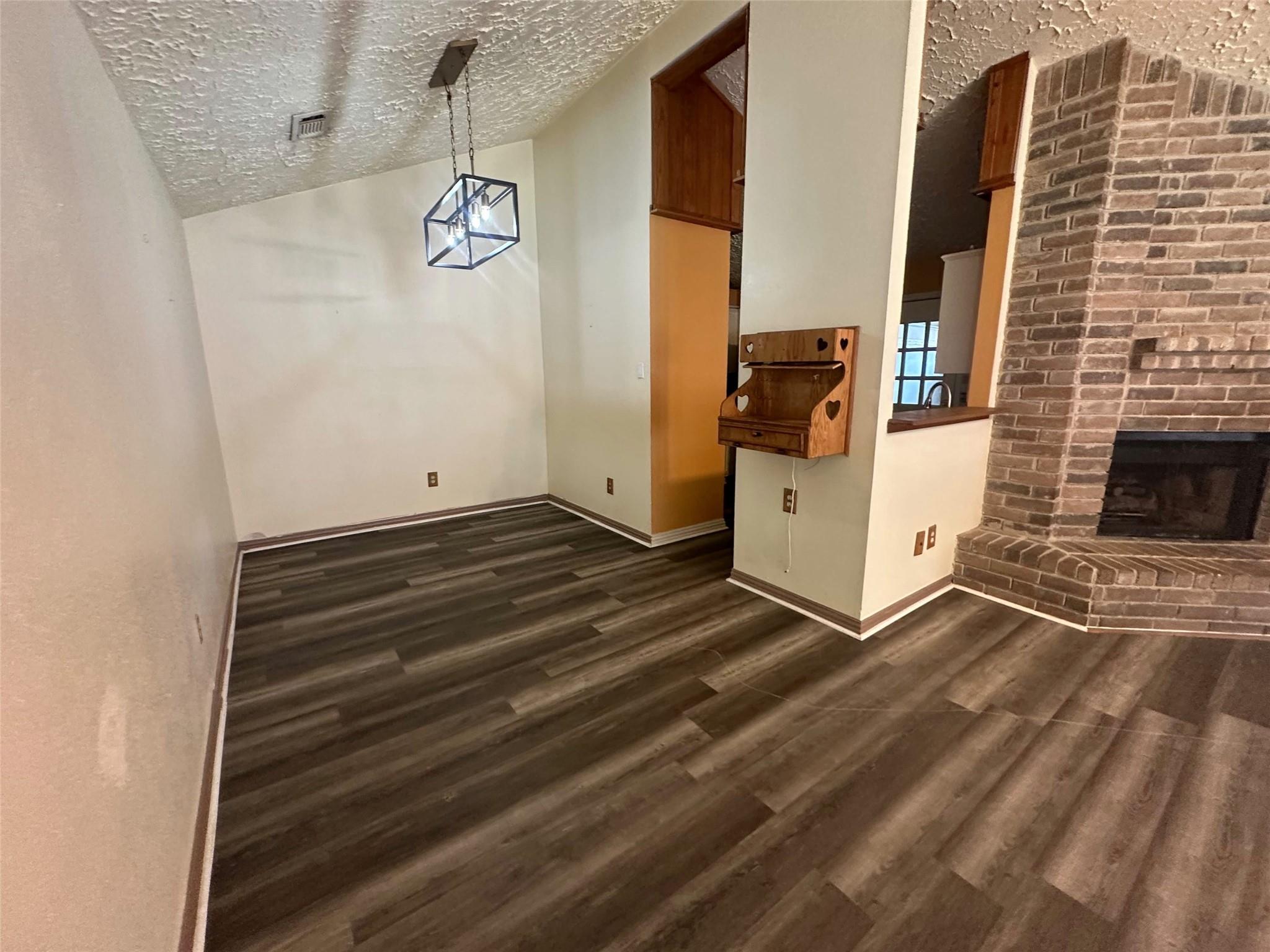 40 Crestbriar Court