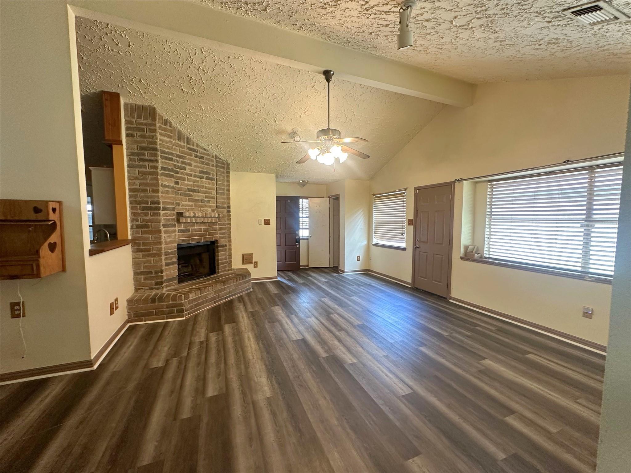 40 Crestbriar Court