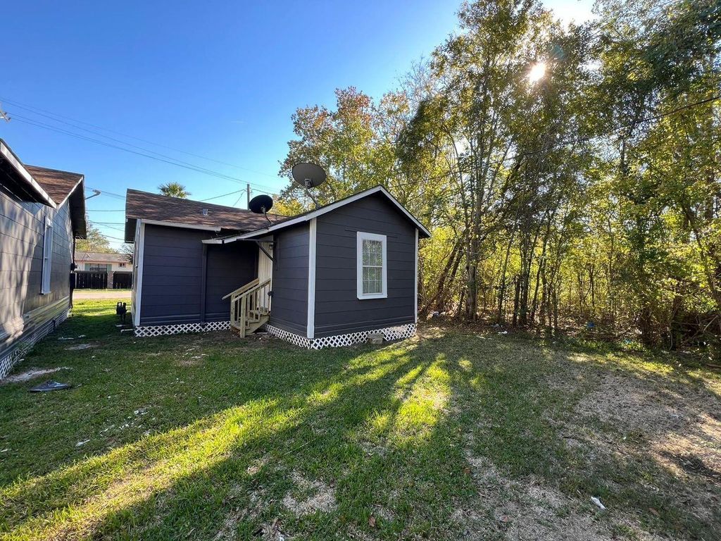 Photo of 1850 Forsythe Street, Beaumont, TX 77701 (MLS # 55793592)