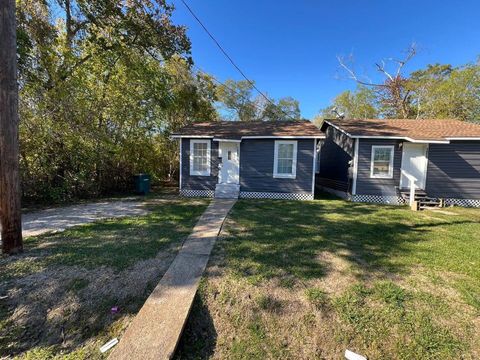 Photo of 1850 Forsythe Street, Beaumont, TX 77701 (MLS # 55793592)