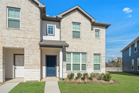 Townhouse For Sale - 11902 Amber Oak Way<br/> Tomball, TX 77375