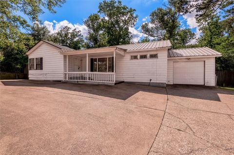 Photo of 2538 Sycamore Avenue, Huntsville, TX 77340 (MLS # 85744538)