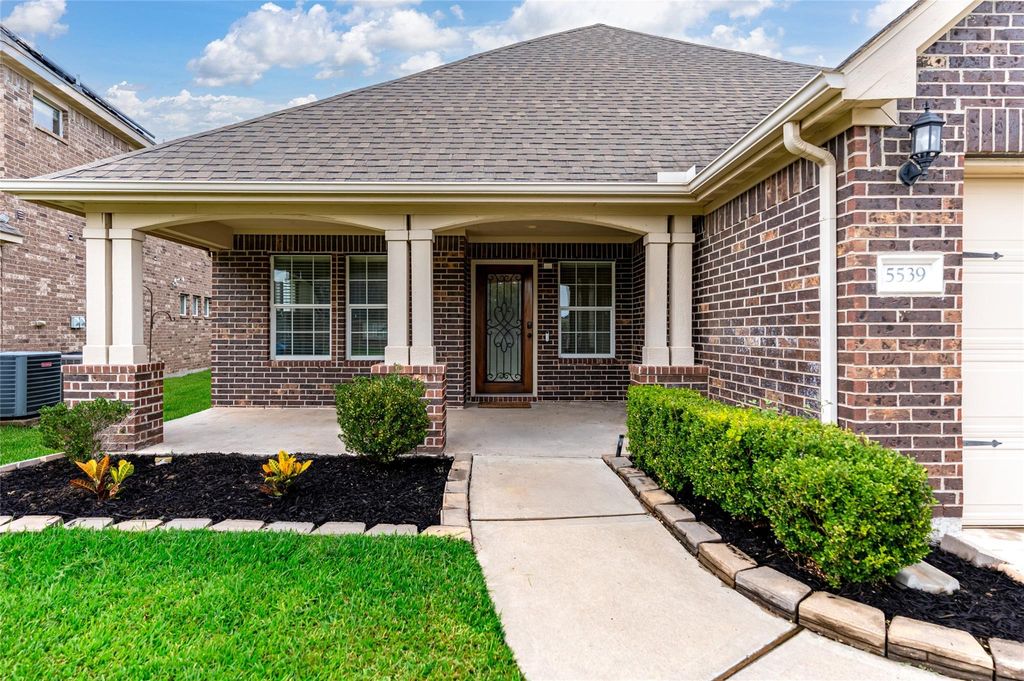 Photo of 5539 Jay Thrush Drive, Richmond, TX 77407 (MLS # 80437772)