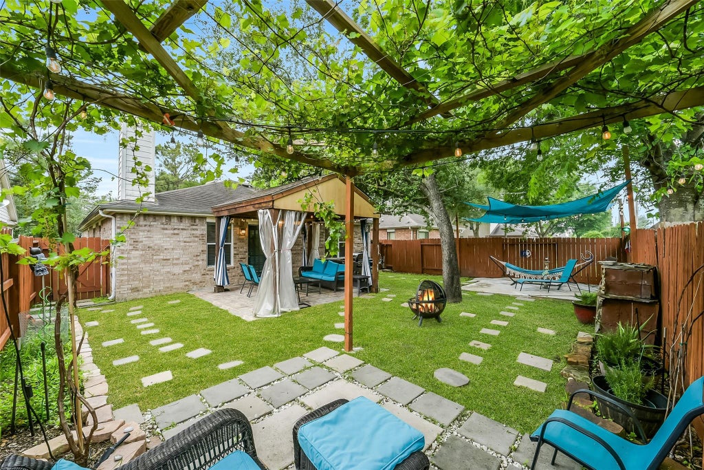 Photo of 17118 Shadow Ledge Drive, Houston, TX 77095 (MLS # 91102954)