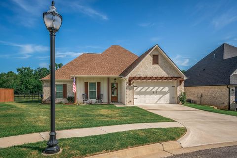 Photo of 4523 Lone Oak Ln Ln, Longview, TX 75605 (MLS # 52079887)