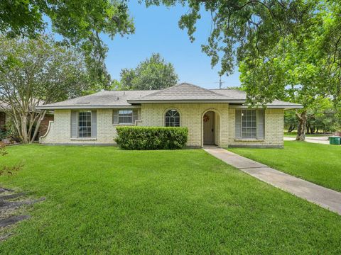 Photo of 7110 Log View Drive, Houston, TX 77040 (MLS # 58016095)