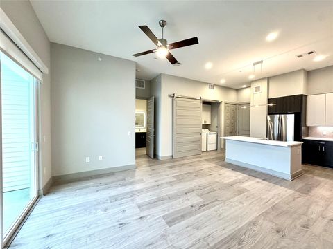 Photo of 401 W 25th Street #1303, Houston, TX 77008 (MLS # 78030626)