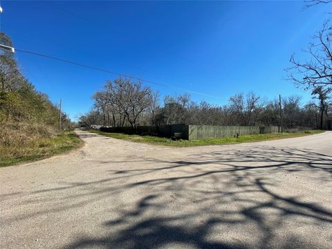Photo of 205 Sitka Drive, Angleton, TX 77515 (MLS # 81635112)