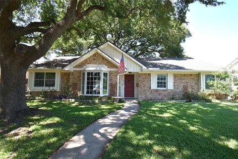 Photo of 8502 Braes Meadow Drive, Houston, TX 77071 (MLS # 27075553)