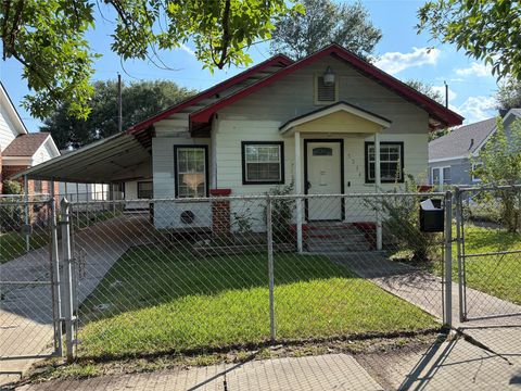 Photo of 5234 Claremont Street, Houston, TX 77023 (MLS # 39611895) Photo of 5234 Claremont Street, Houston, TX 77023 (MLS # 39611895)