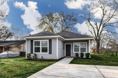 Photo of 4918 Carmen Street, Houston, TX 77033 (MLS # 19277657)