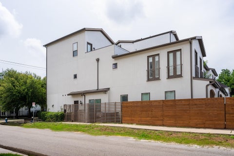 Photo of 1425 Knox Street, Houston, TX 77007 (MLS # 30347101)