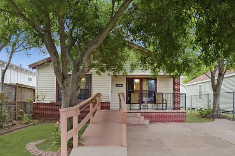 Photo of 5518 Avenue Q, Galveston, TX 77551 (MLS # 78927914)