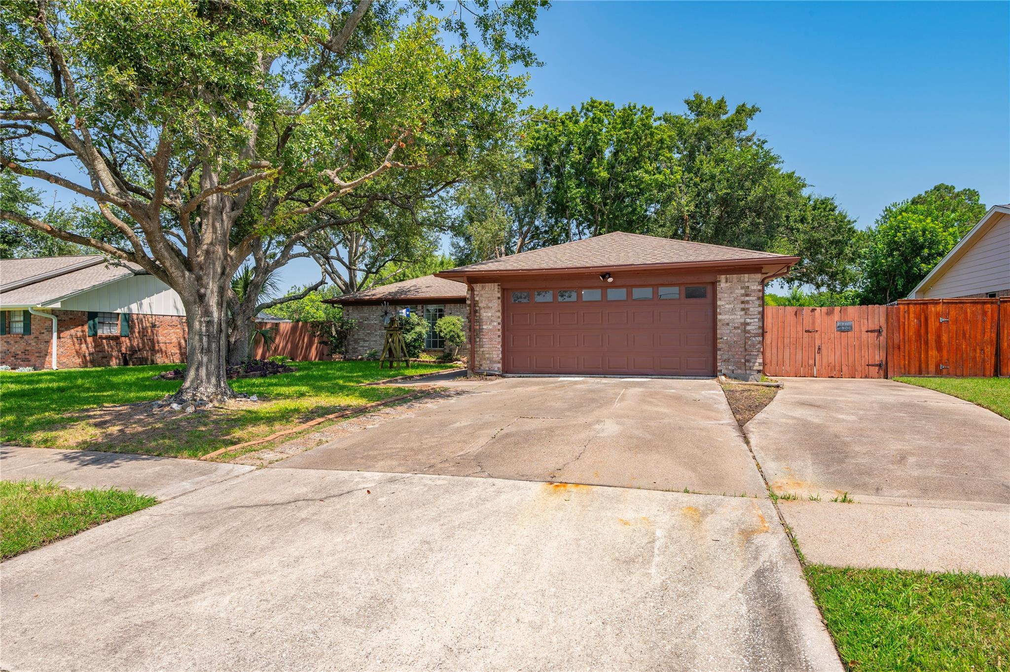 2906 Heatherwood Drive