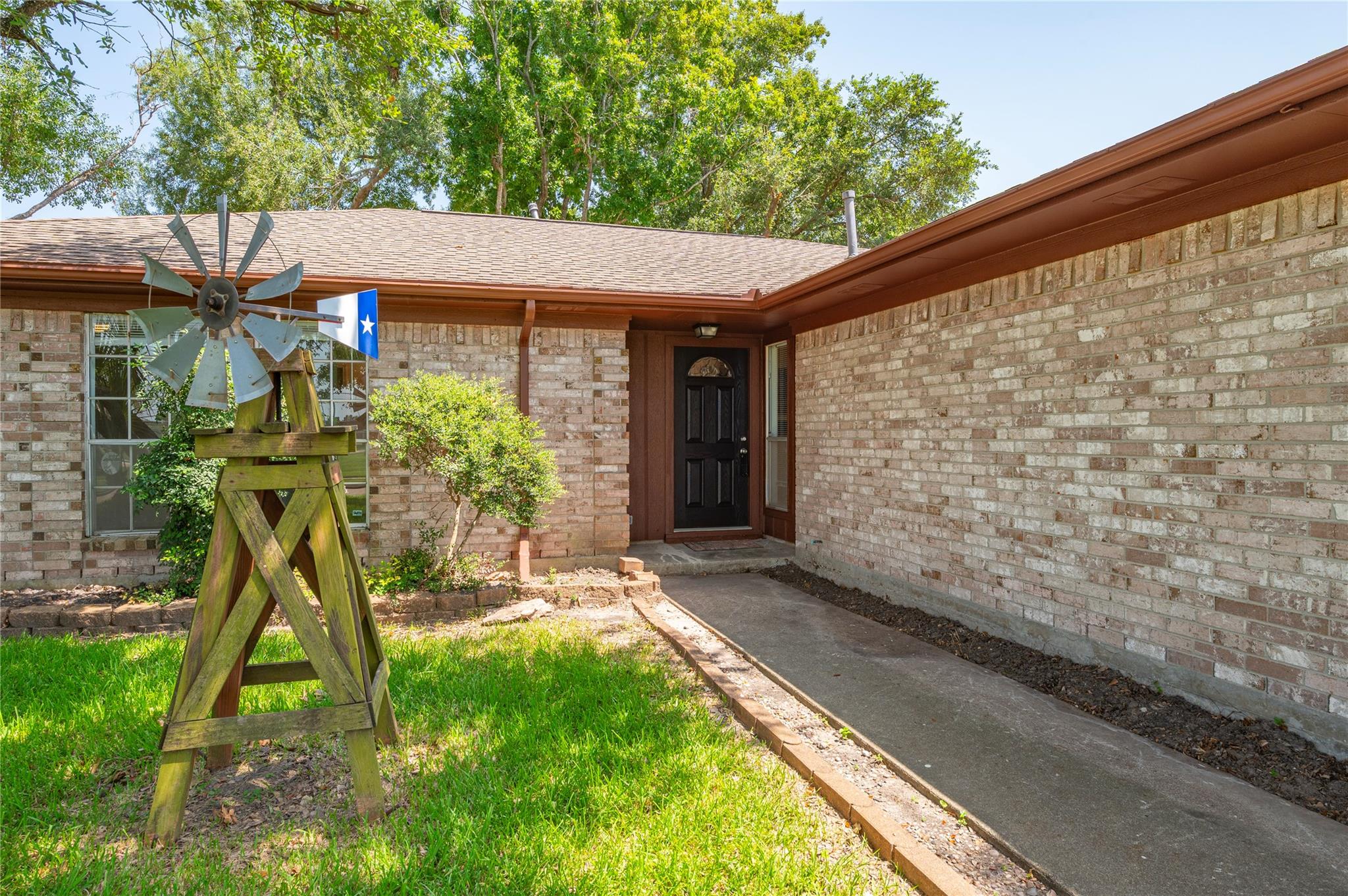 2906 Heatherwood Drive