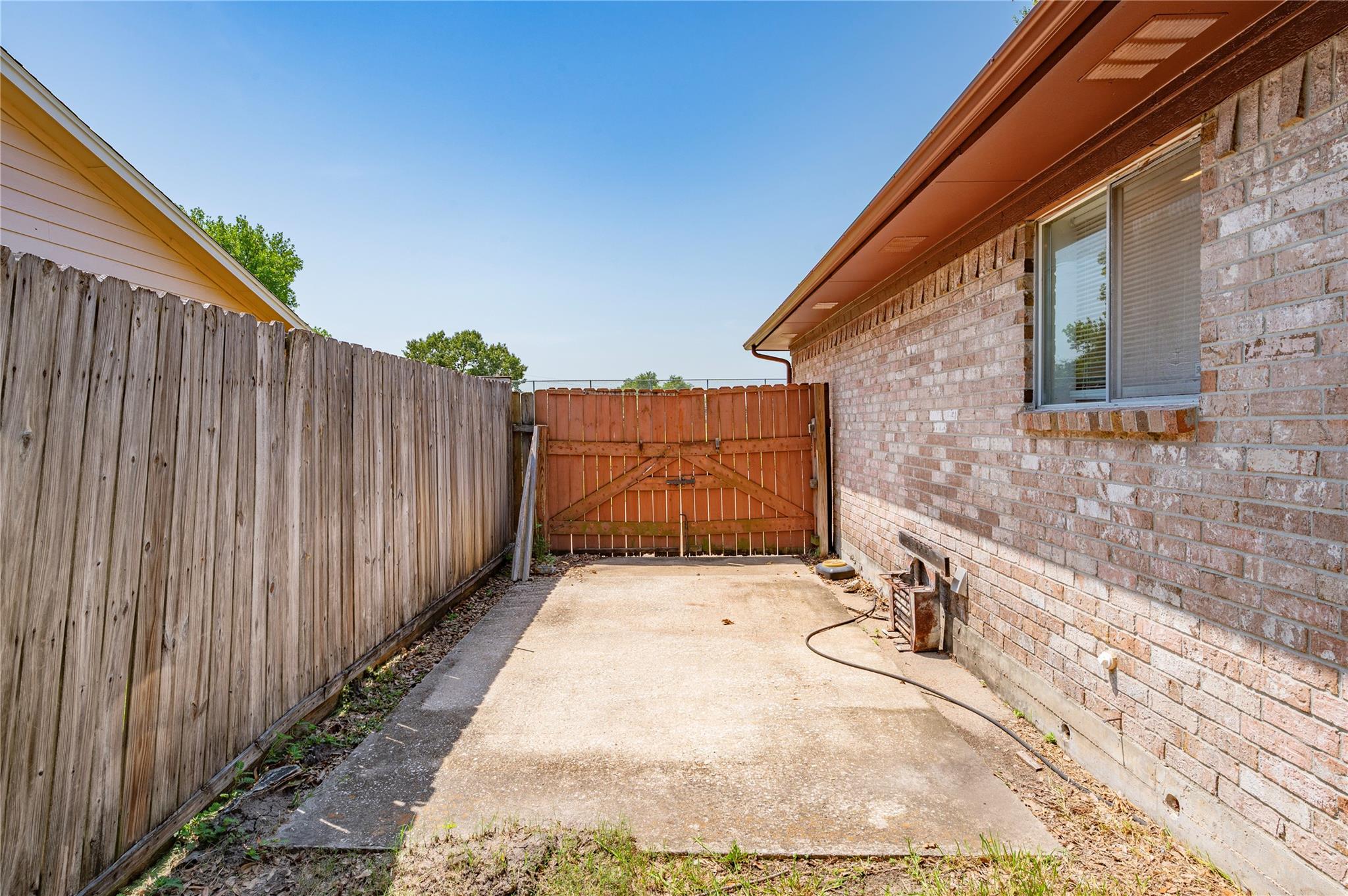 2906 Heatherwood Drive