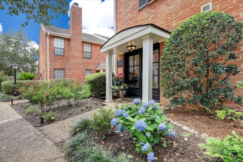 Photo of 854 Augusta Drive #854, Houston, TX 77057 (MLS # 34758160)