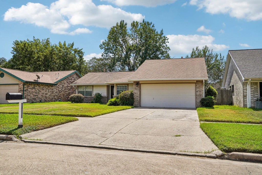 Photo of 10219 Sand Pass Lane, Houston, TX 77064 (MLS # 64988134)