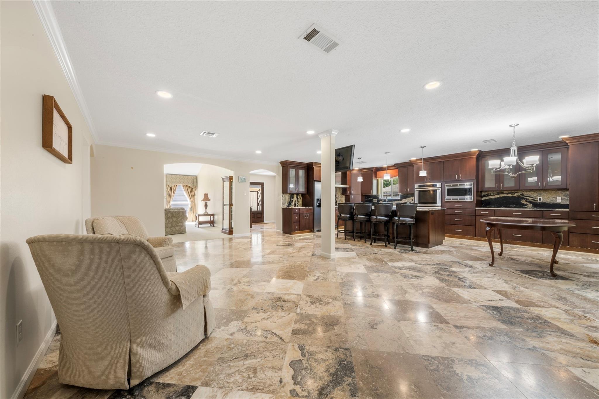 2214 Lakeville Drive