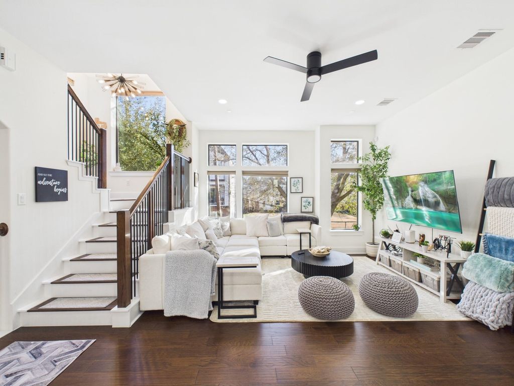 Photo of 1404 Spring Street #A, Houston, TX 77007 (MLS # 48636426)