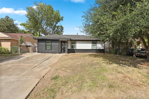 Photo of 3013 Bloomfield Street, Houston, TX 77051 (MLS # 64069879) Photo of 3013 Bloomfield Street, Houston, TX 77051 (MLS # 64069879)