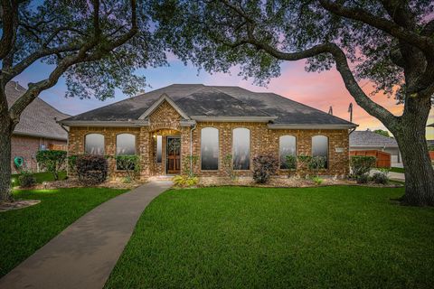 Photo of 2833 Trevino Court, Friendswood, TX 77546 (MLS # 52361337)