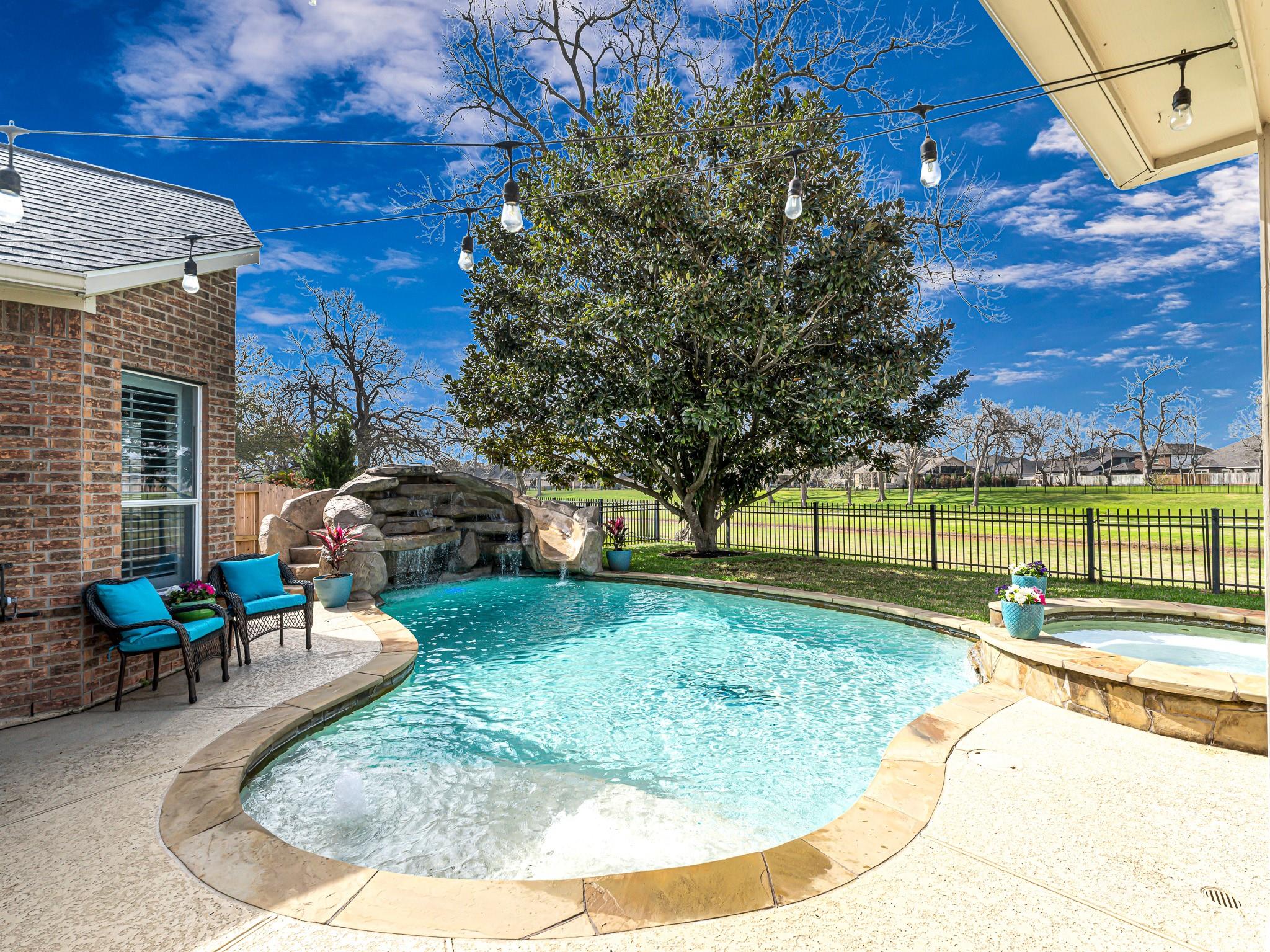 8310 Crescent Knolls Drive