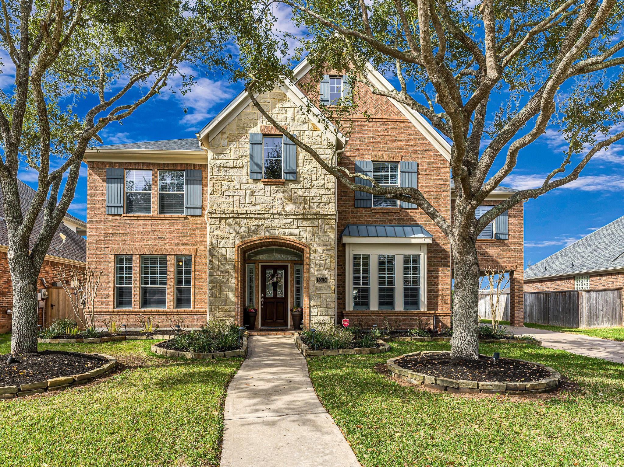 8310 Crescent Knolls Drive