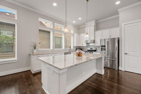 Photo of 5725 Darling Street, Houston, TX 77007 (MLS # 25853743)